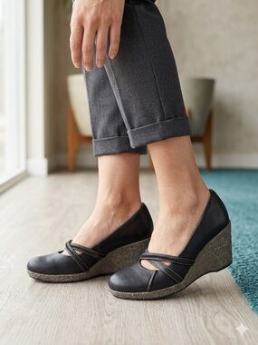 Timberland Black Mary Jane Heels with Stitched Double Strap